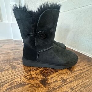 UGG Womens Black Bailey Suede Boots with Fur Trim